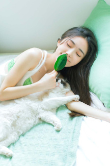 男朋友说三个人一起玩你